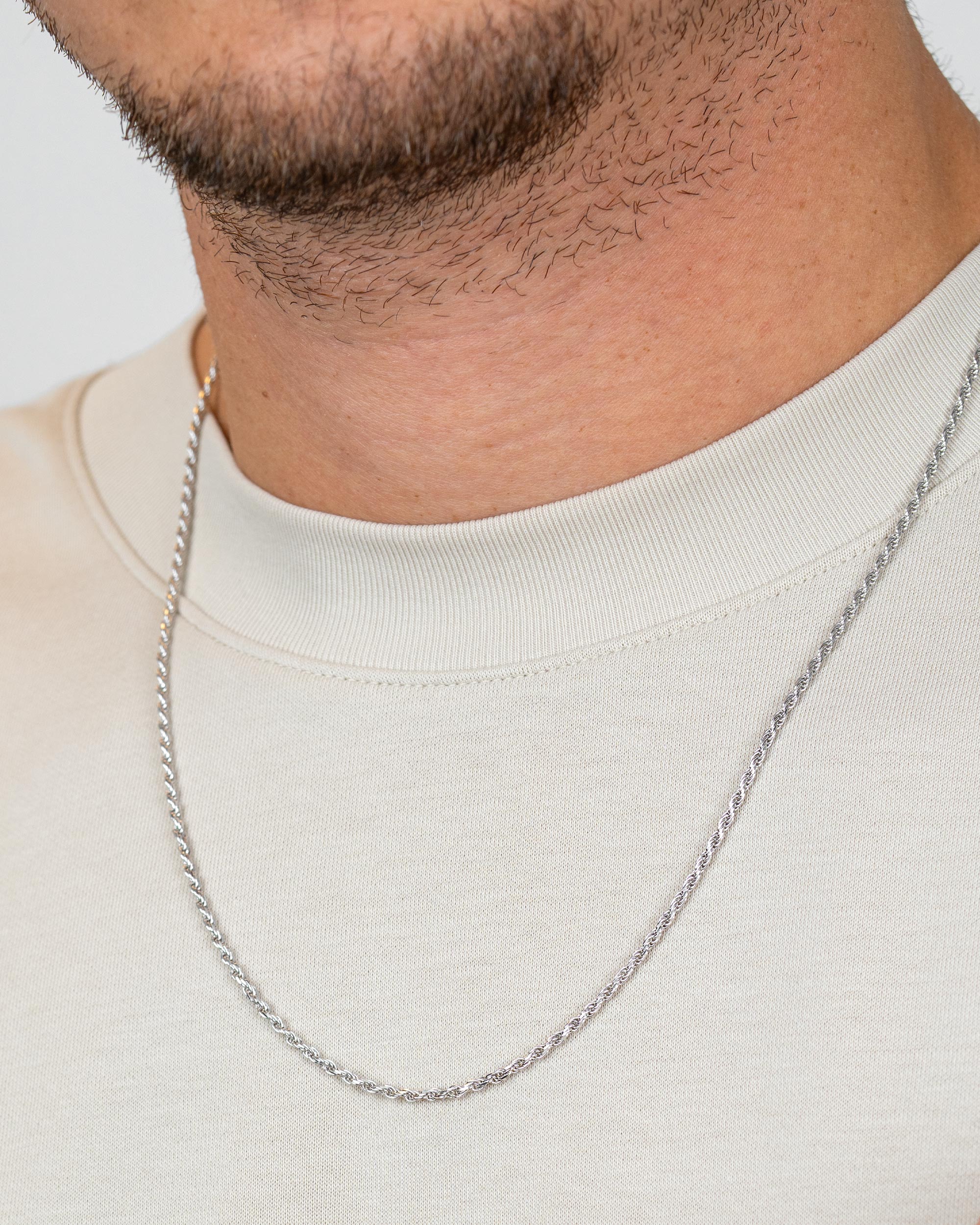 men wearing the sterling silver rope chain necklace – close-up shot – Fravour
#material_925 Sterling Silver