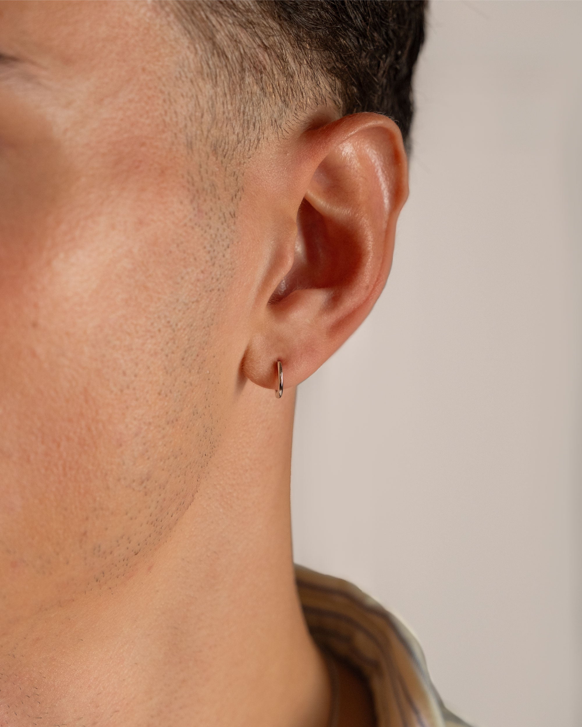 sterling silver small 10mm hoop earring worn on ear – close-up – Fravour
#material_925 Sterling Silver