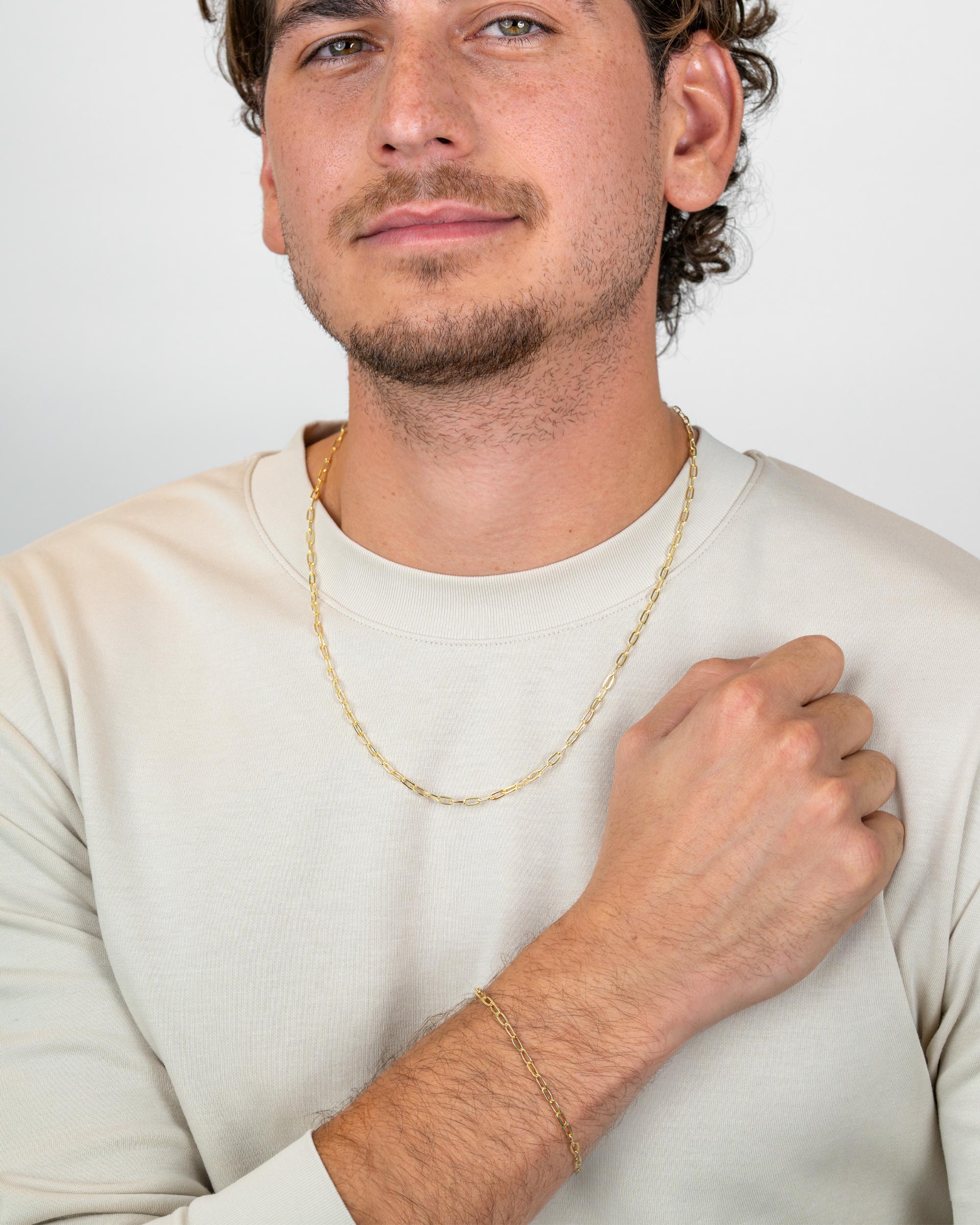 men’s oval bracelet worn in full-body look – gold plated – Fravour
#material_14ct Gold Plated