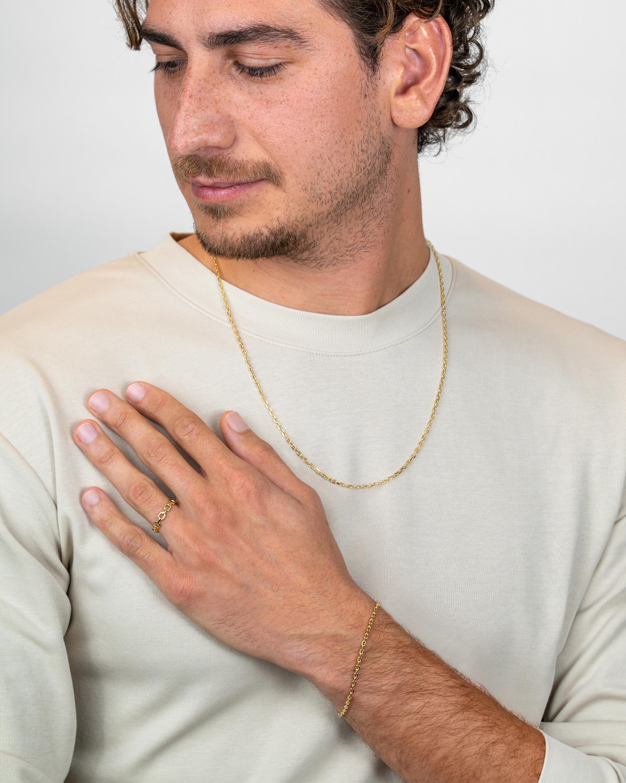 men’s cable bracelet worn in full-body look – gold plated – Fravour
#material_14ct Gold Plated