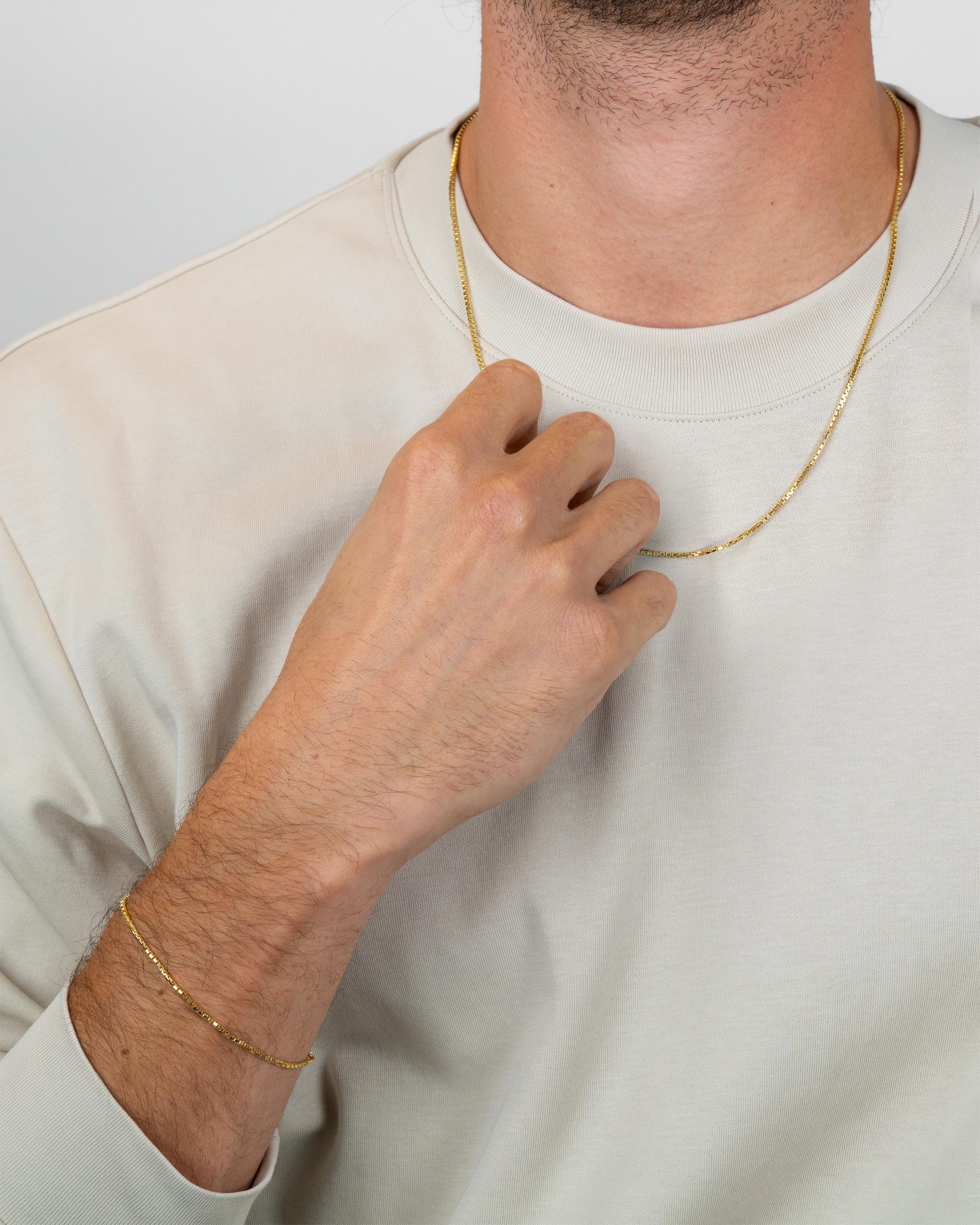 men’s gold plated box bracelet styled on model – Fravour
#material_14ct Gold Plated