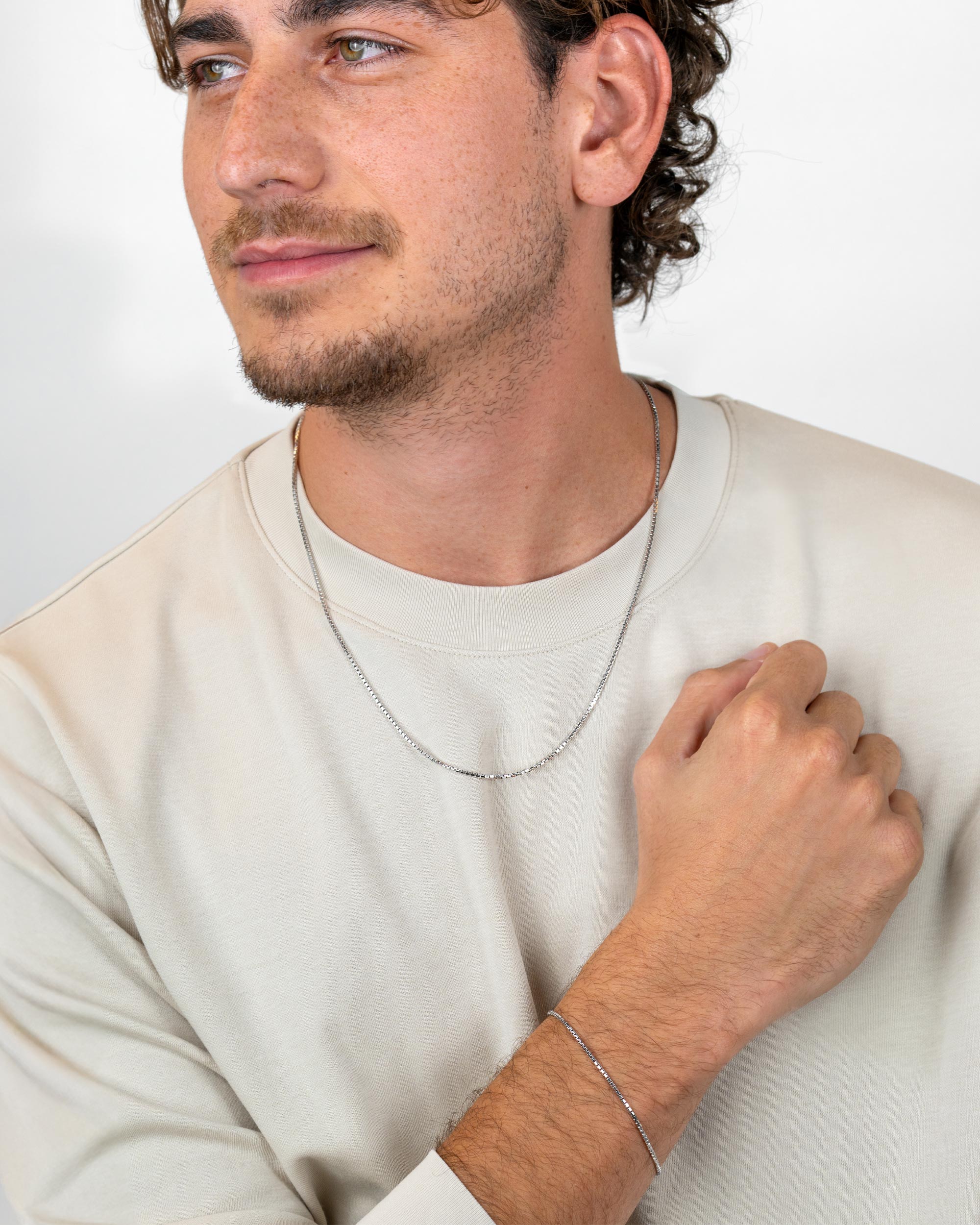 men’s box bracelet worn in full-body look – sterling silver – Fravour
#material_925 Sterling Silver