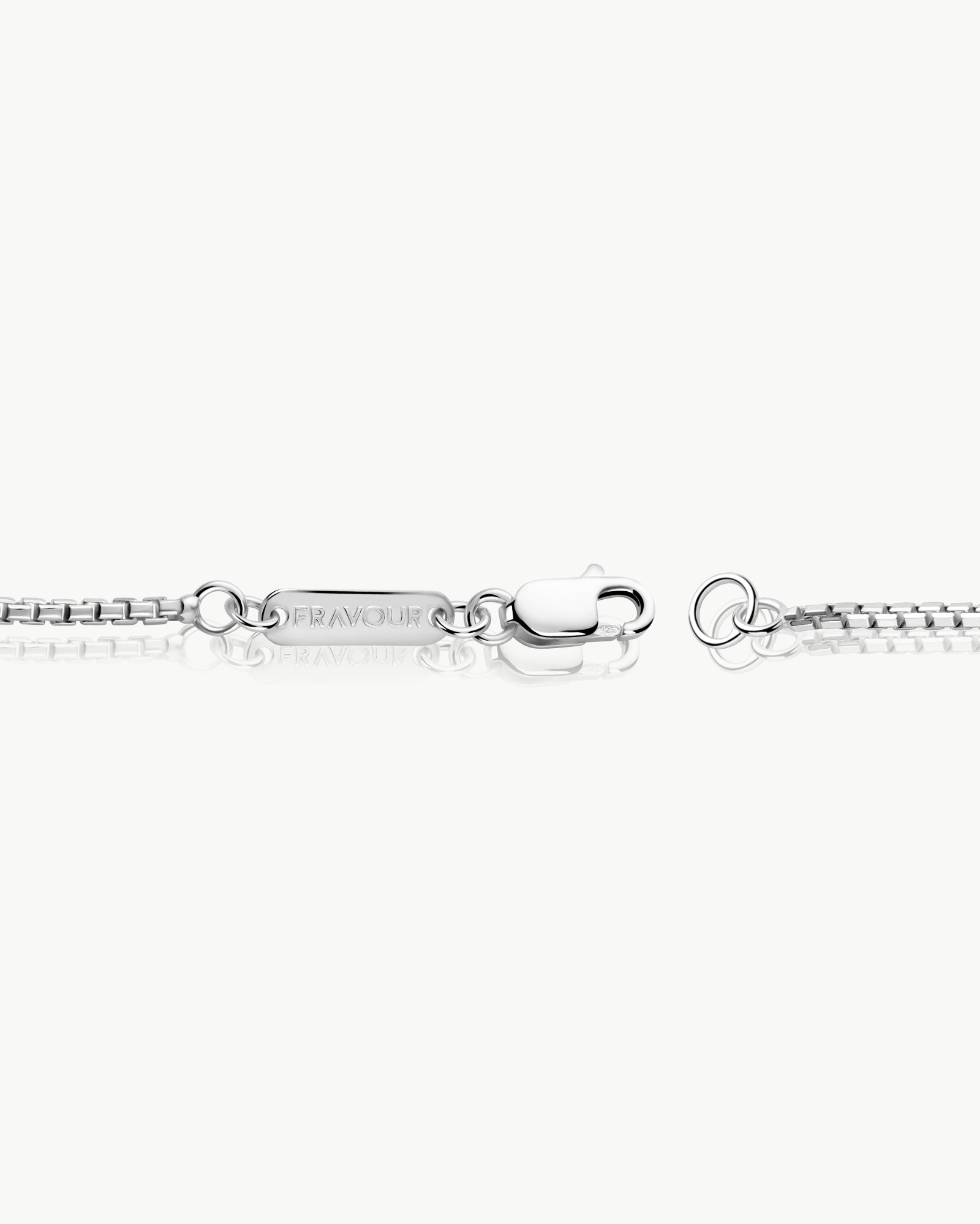 sterling silver box bracelet clasp and finishing details – Fravour
#material_925 Sterling Silver