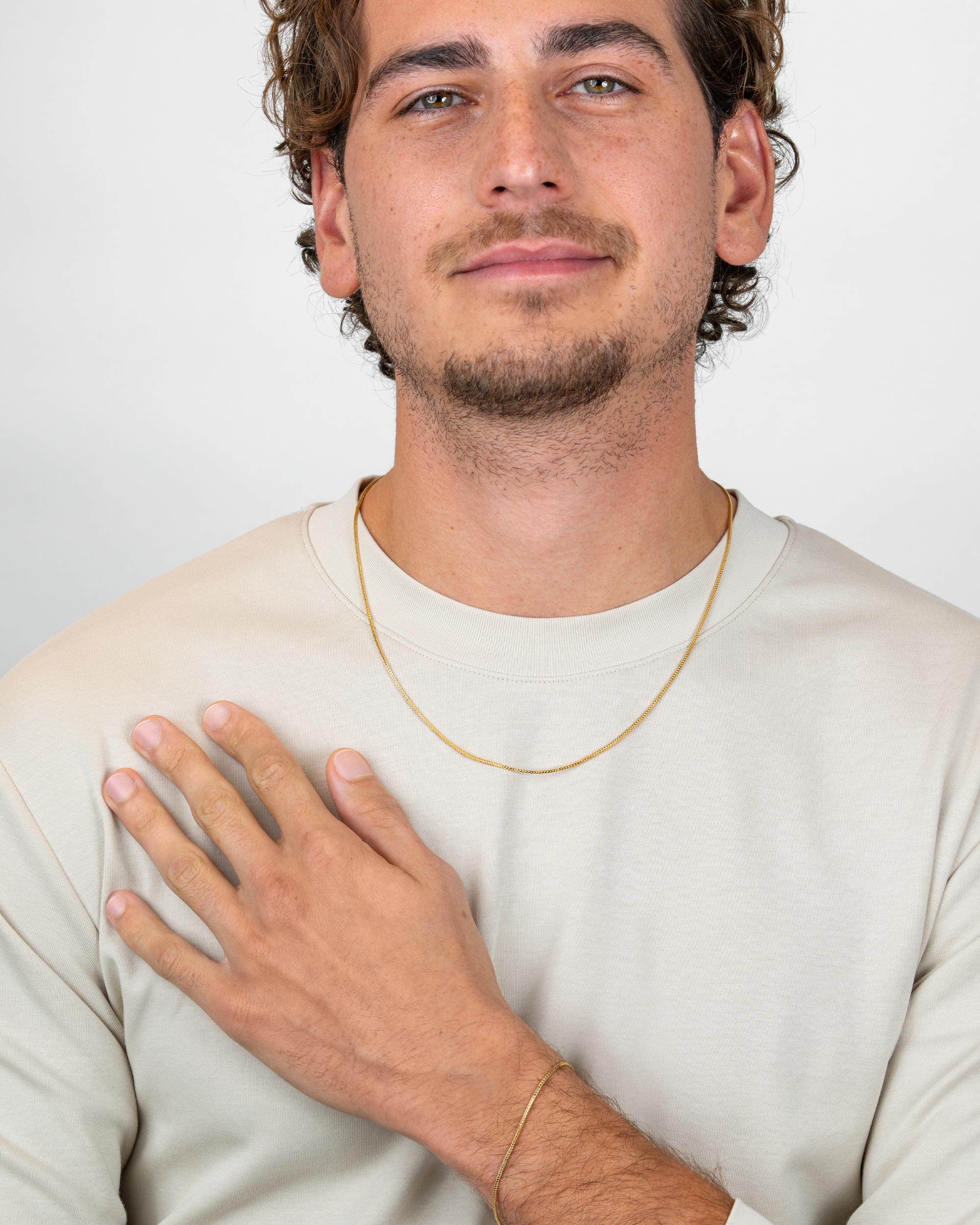 men’s foxtail chain necklace worn in full-body look – gold plated – Fravour
#material_14ct Gold Plated