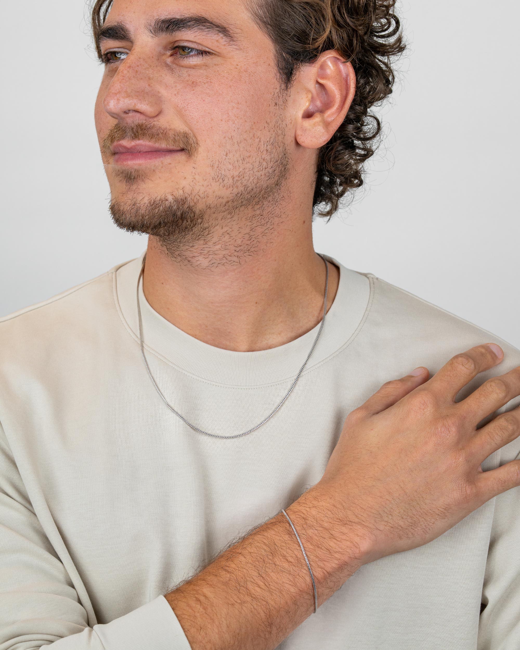 men’s foxtail chain necklace worn in full-body look – sterling silver – Fravour
#material_925 Sterling Silver
