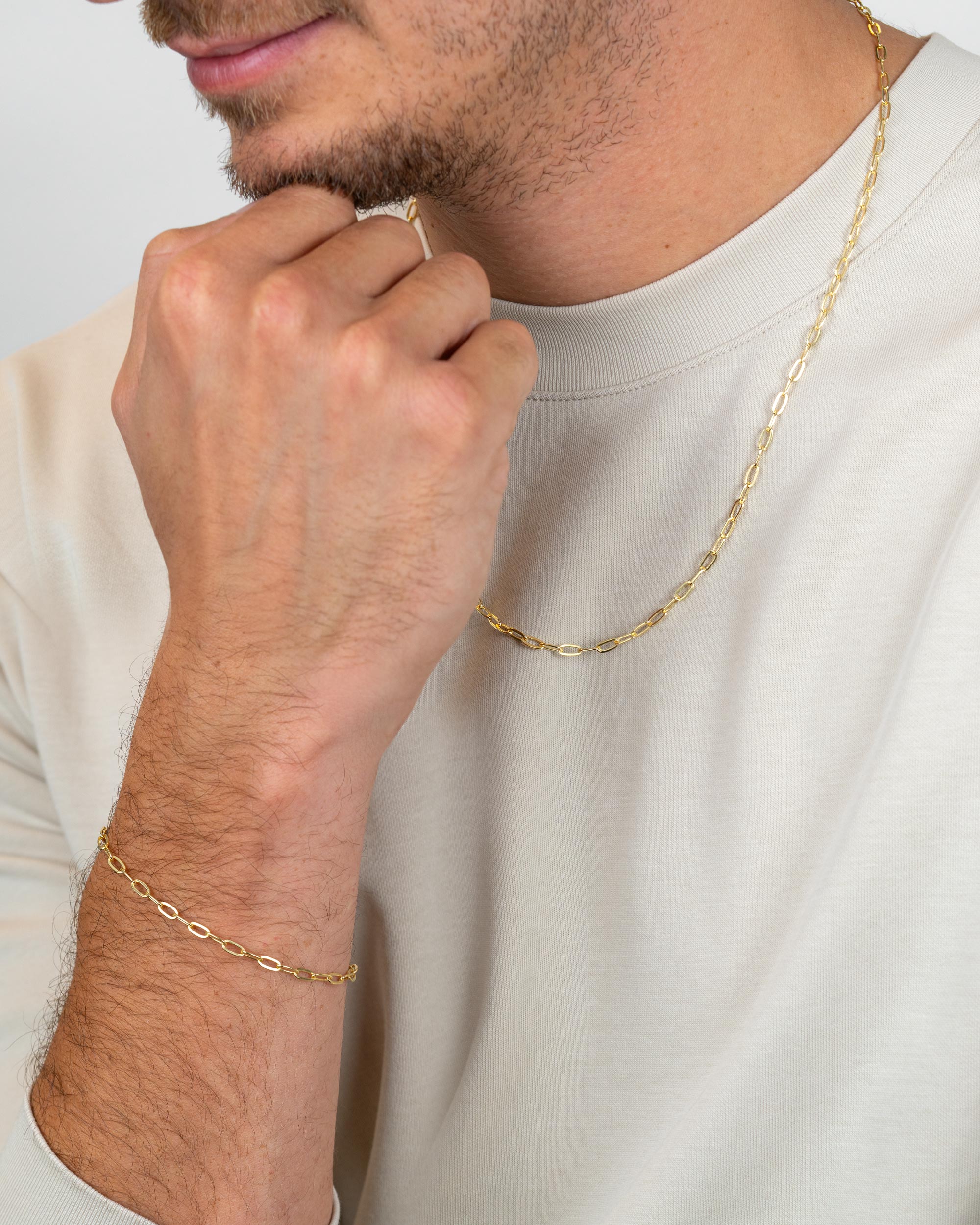 men’s gold plated oval chain styled on model – Fravour
#material_14ct Gold Plated