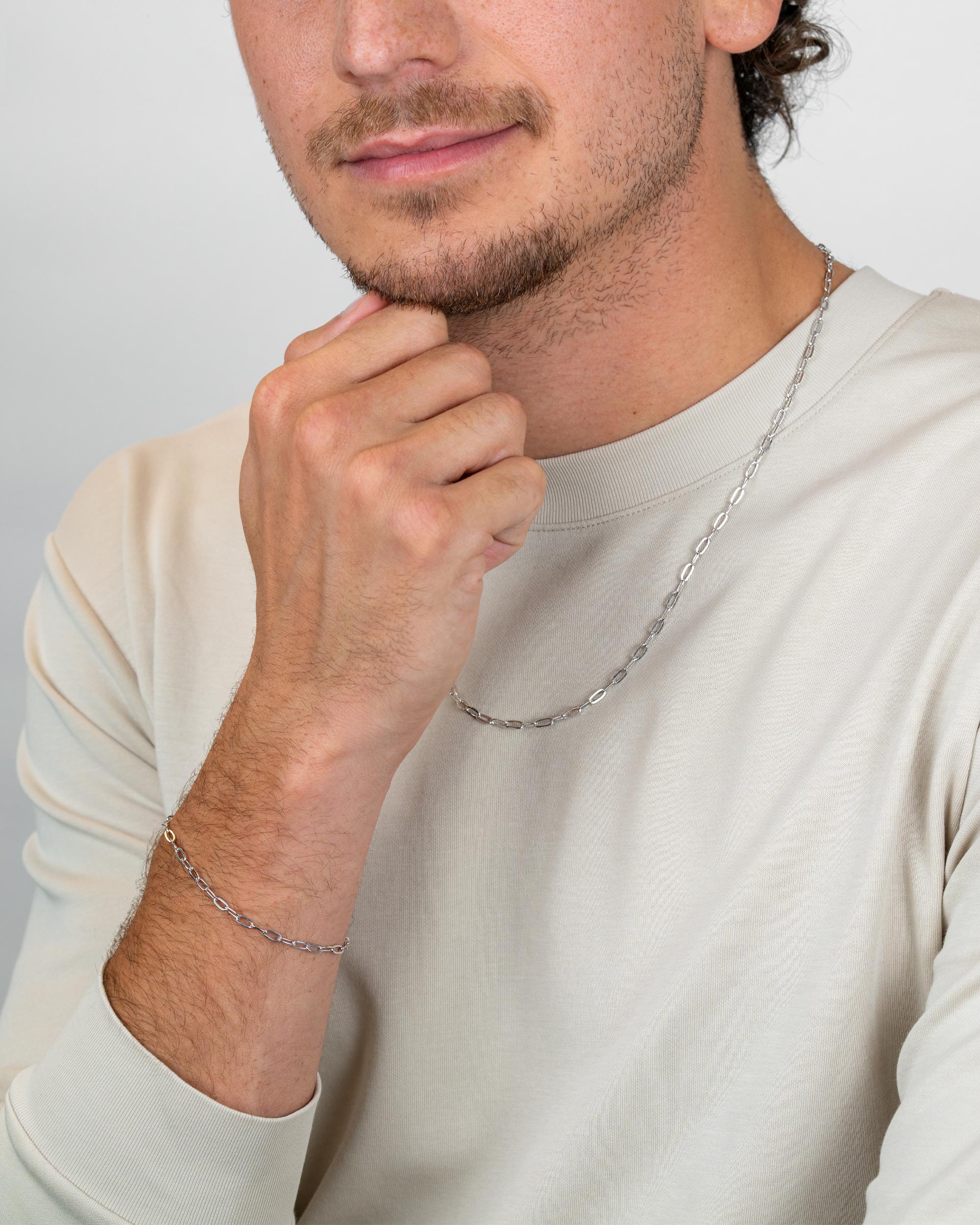 men’s oval chain necklace worn in close-body look – sterling silver – Fravour
#material_925 Sterling Silver