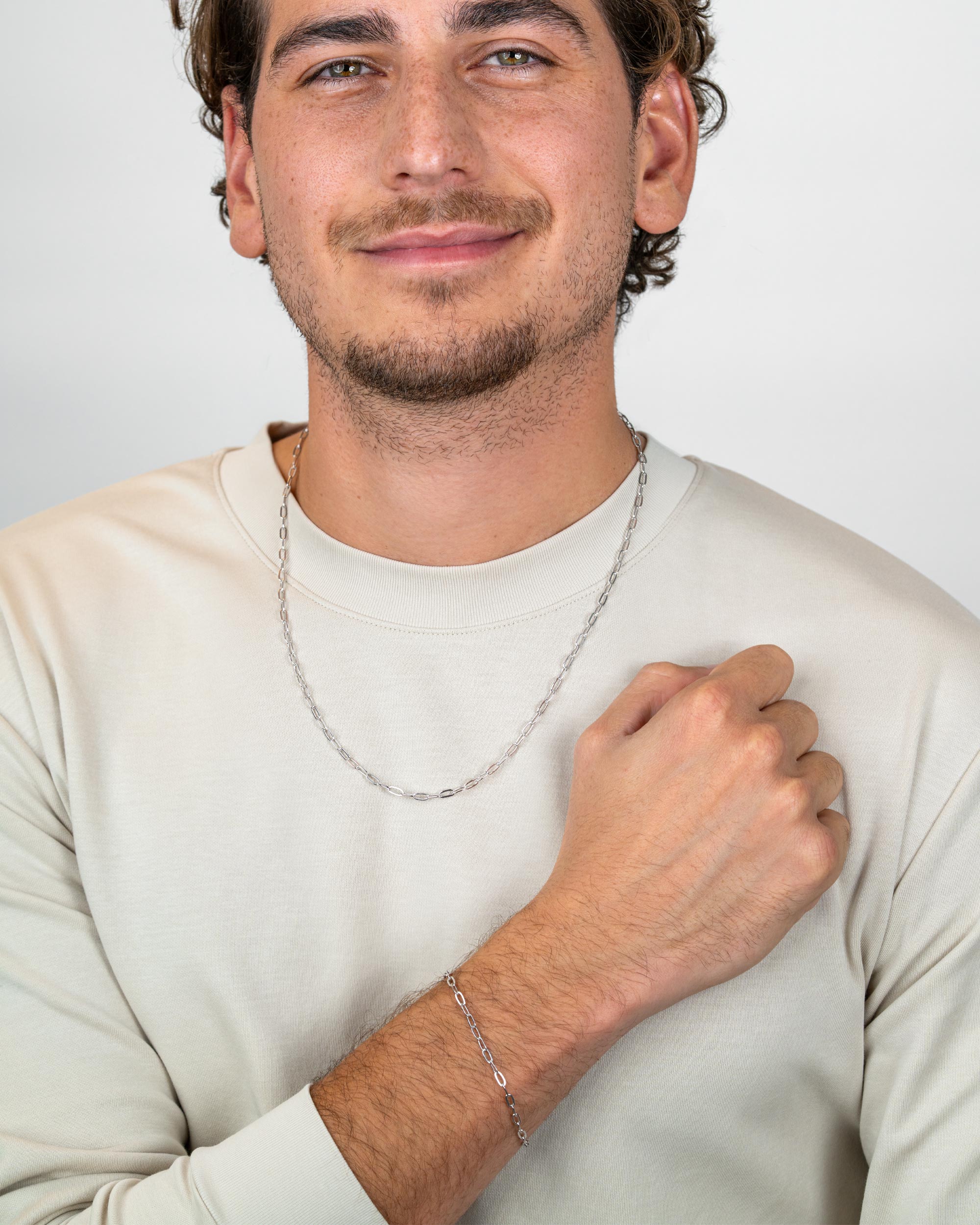 men’s oval chain necklace worn in full-body look – sterling silver – Fravour
#material_925 Sterling Silver