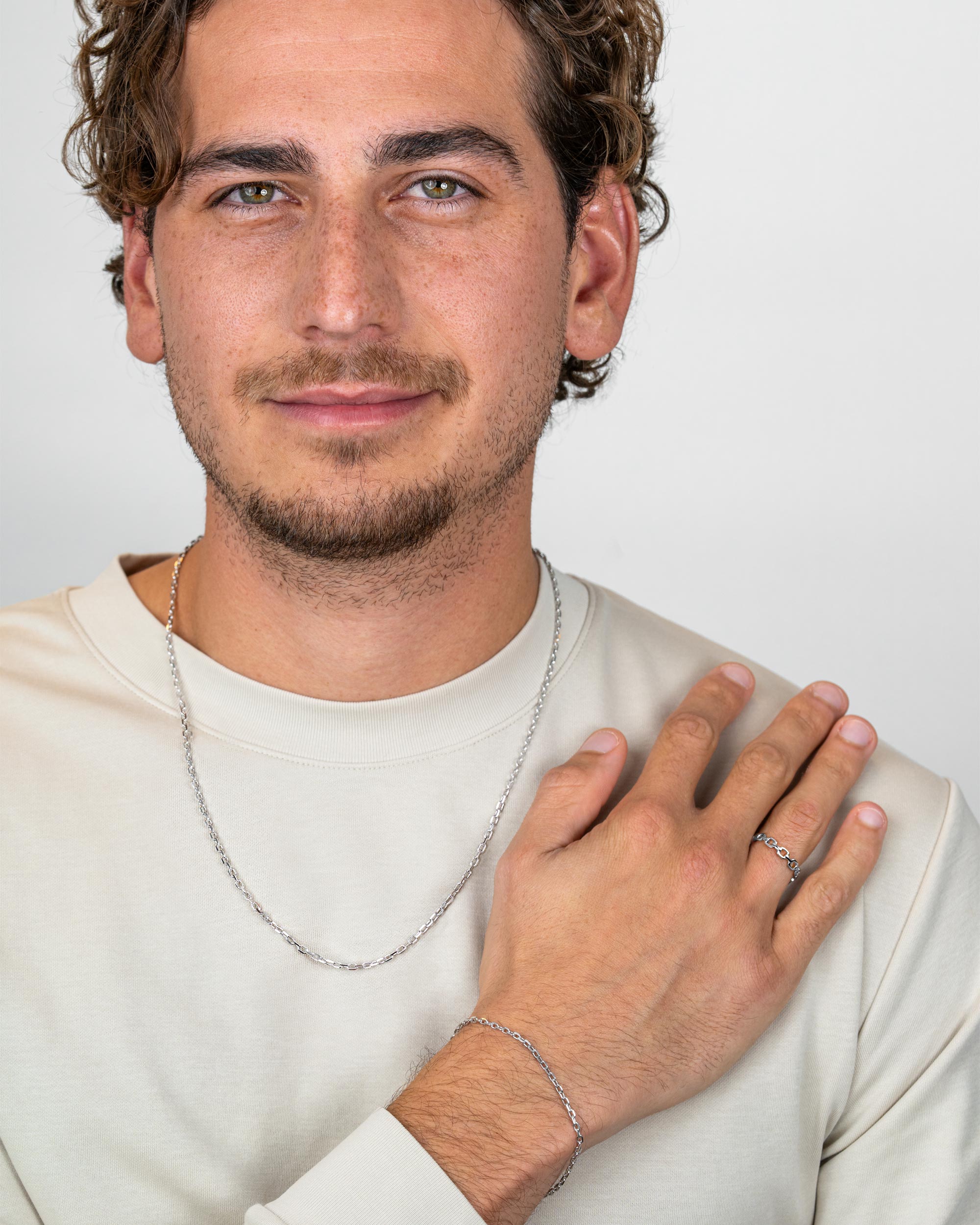 men’s cable chain necklace worn in full-body look – sterling silver – Fravour
#material_925 Sterling Silver