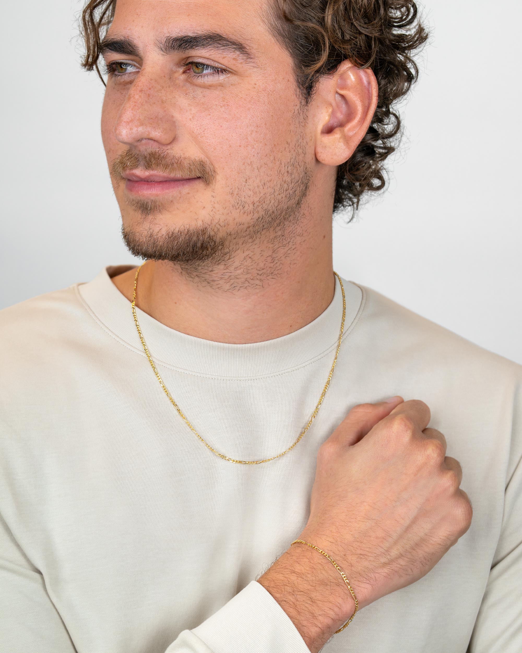 men’s figaro chain necklace worn in full-body look – gold plated – Fravour
#material_14ct Gold Plated