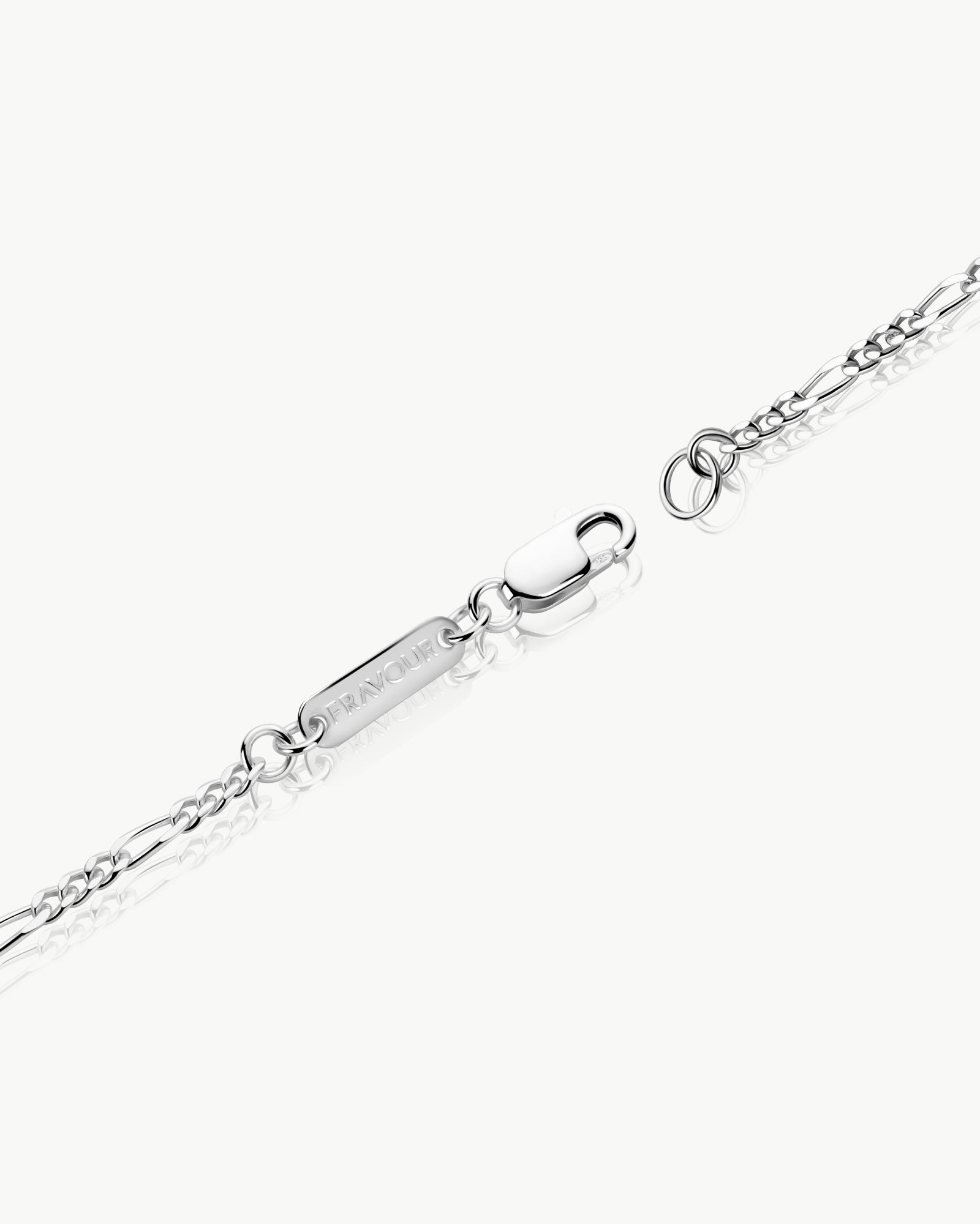 sterling silver figaro chain clasp and finishing details – Fravour
#material_925 Sterling Silver