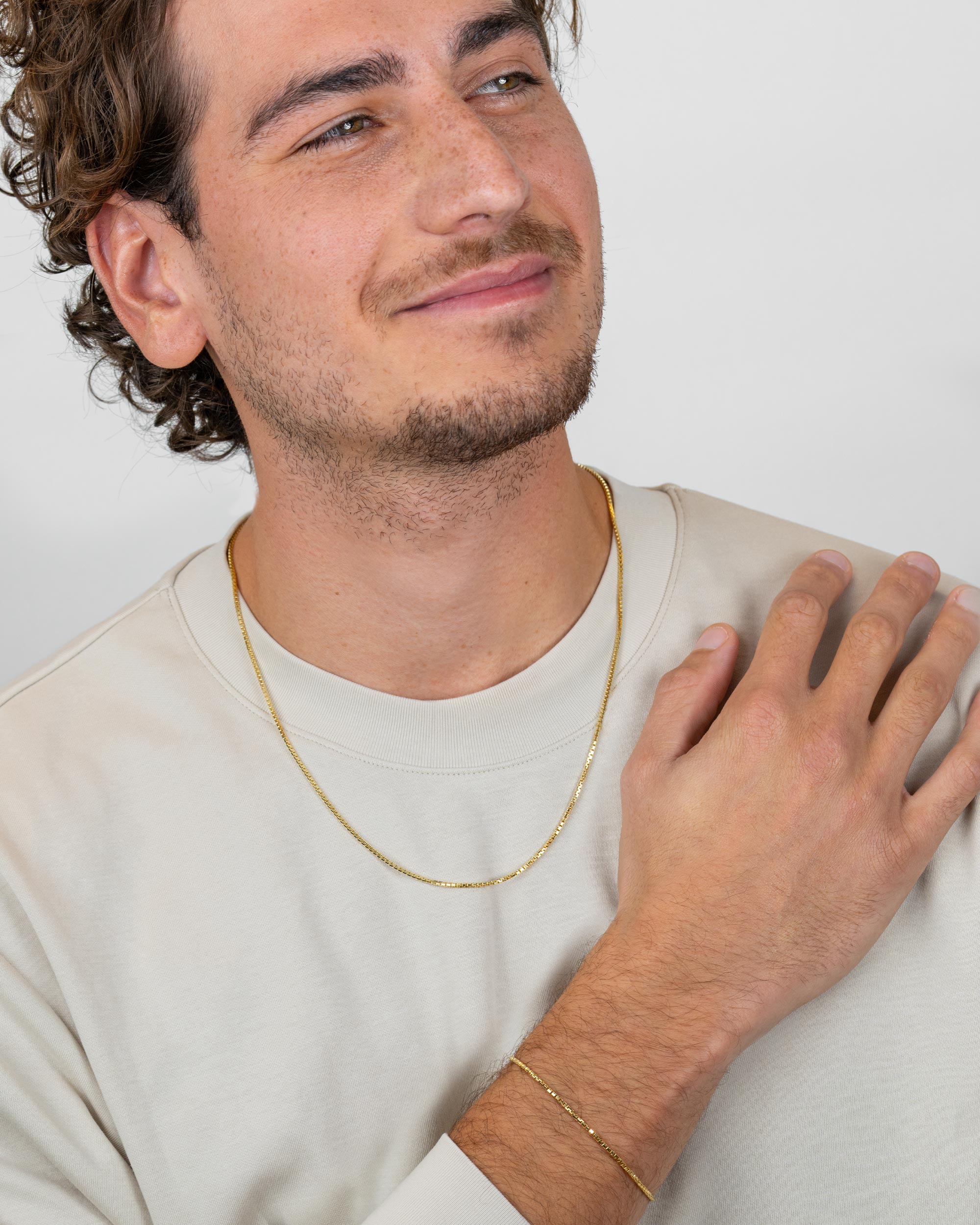 men’s box chain necklace worn in full-body look – gold plated – Fravour
#material_14ct Gold Plated