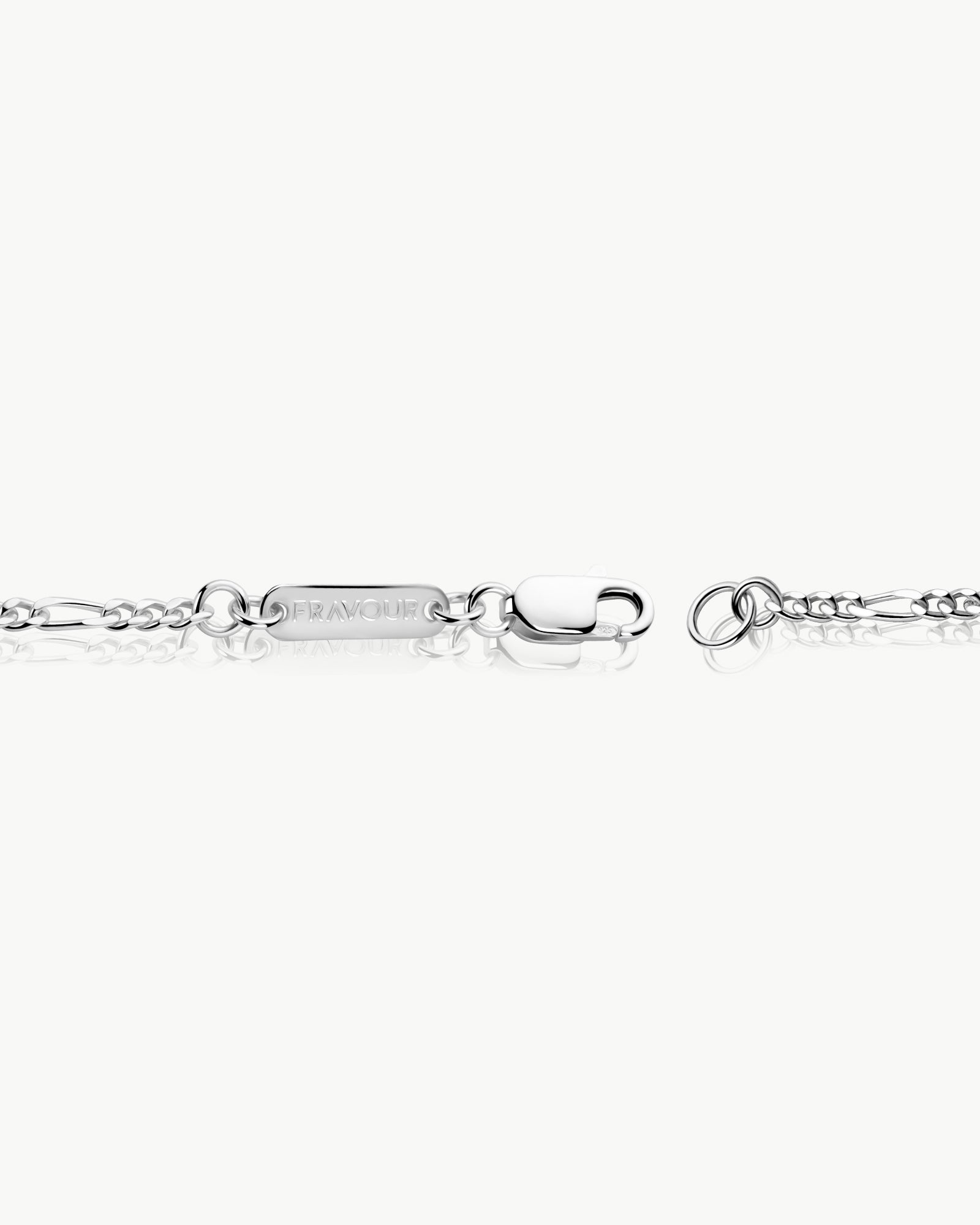 sterling silver figaro bracelet clasp and finishing details – Fravour
#material_925 Sterling Silver