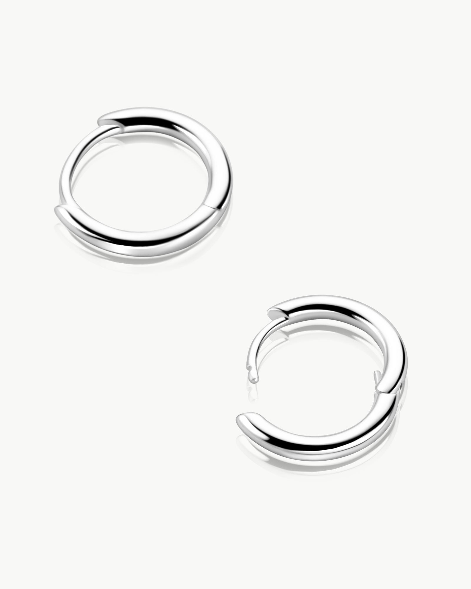 small 10mm hoop earrings angled detail sterling silver – Fravour
#material_925 Sterling Silver